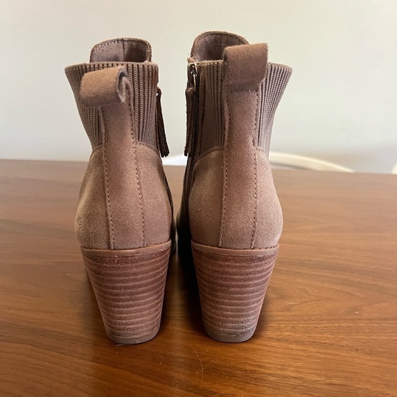 New Toms Women’s Suede Booties Size: 7.5 tan brown - Picture 3 of 7